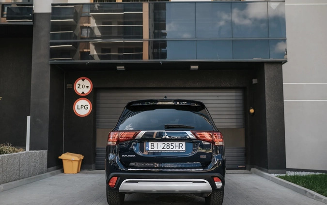 Mitsubishi Outlander cena 99500 przebieg: 35525, rok produkcji 2020 z Białystok małe 704